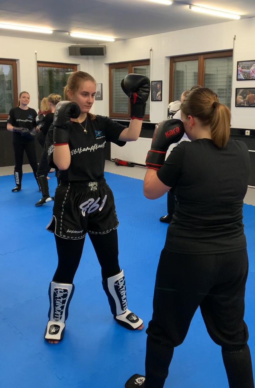 861 Kickboxen Frauen
